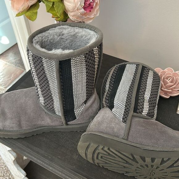 GUC UGG Australia Classic Short Woven UGGpure Lined boots(size 9) - Picture 8 of 13